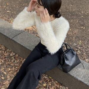 秋冬トレンドを品よく取り入れて♪大人可愛いをつくる「クロップド丈シャギートップス」