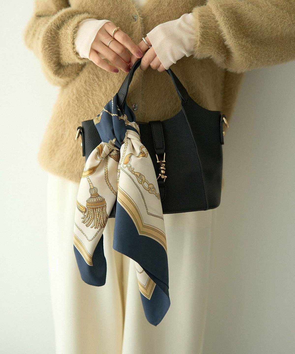 スカーフとバッグ