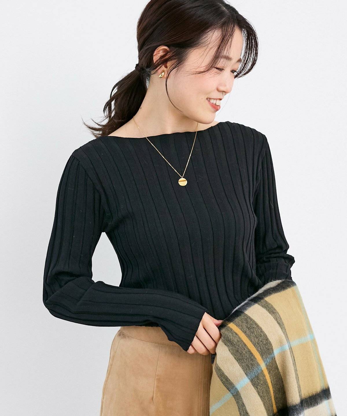 スカートコーデの女性