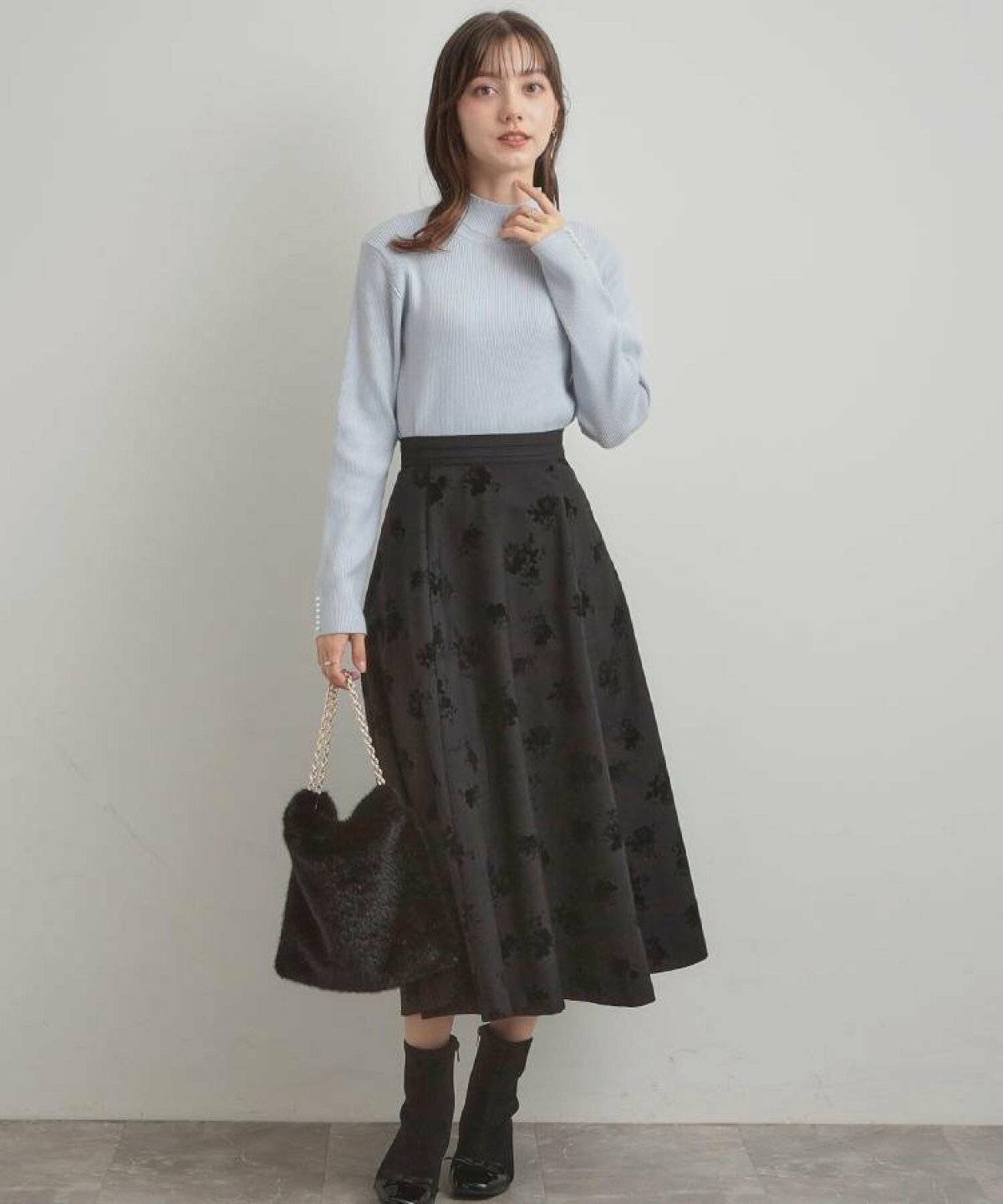 スカートコーデの女性