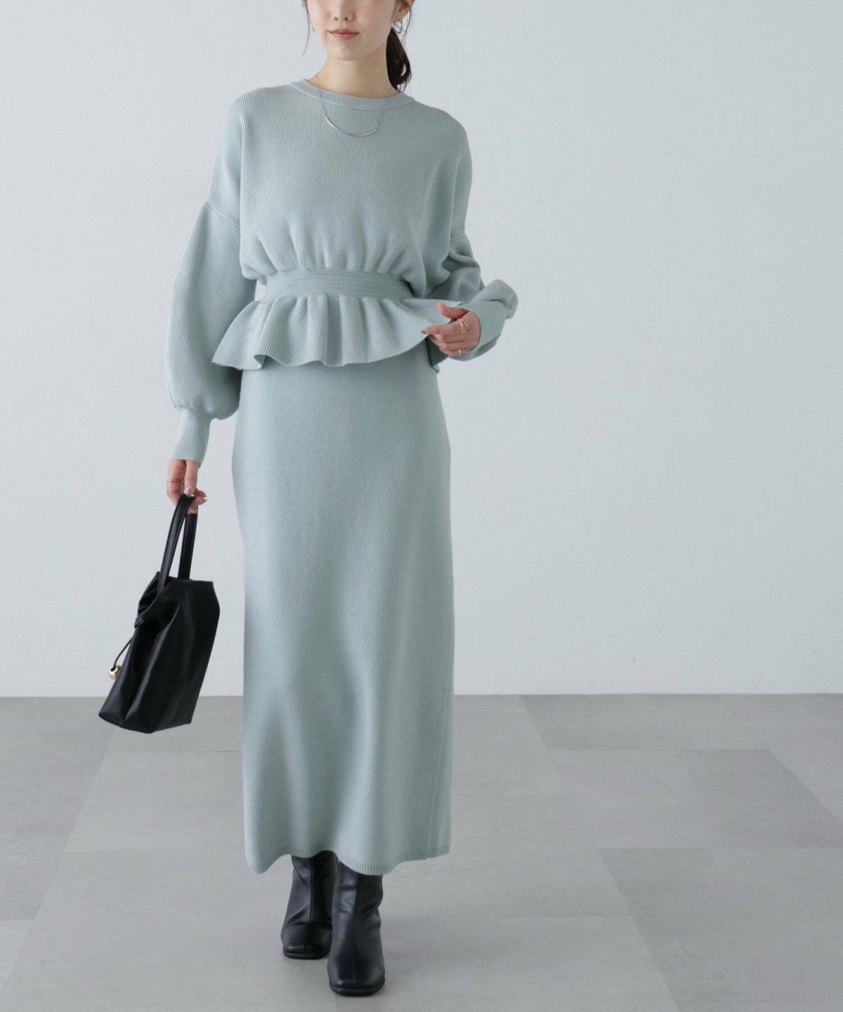 スカートコーデの女性