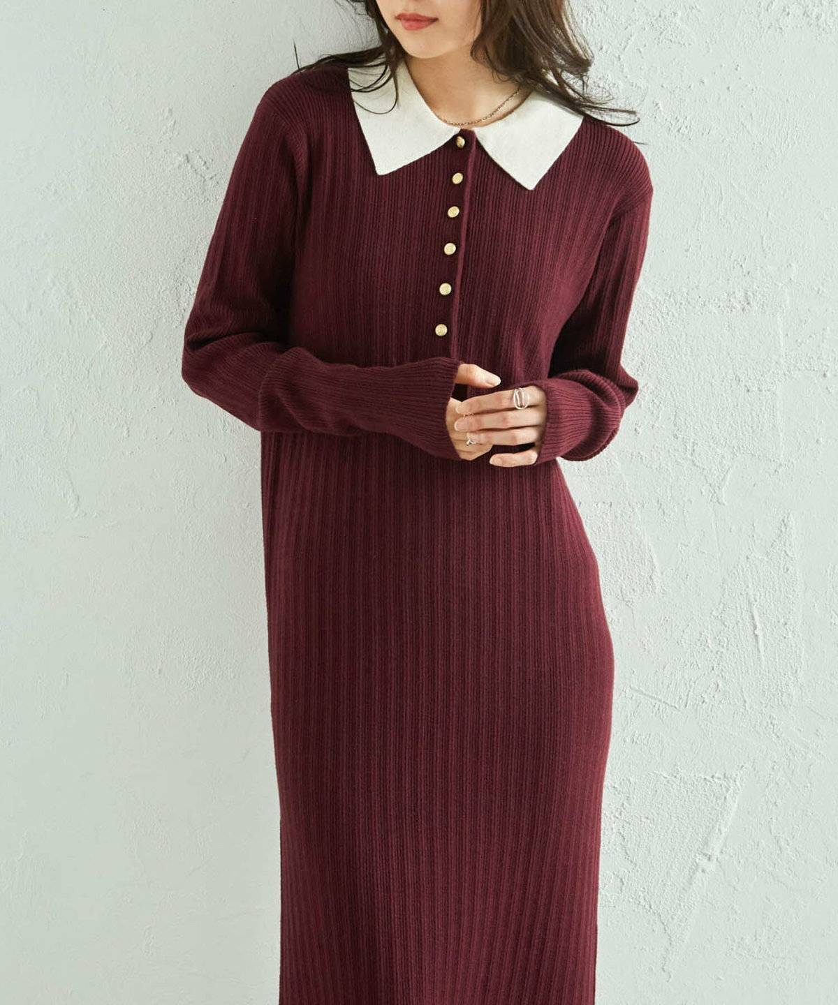 ワンピースコーデの女性