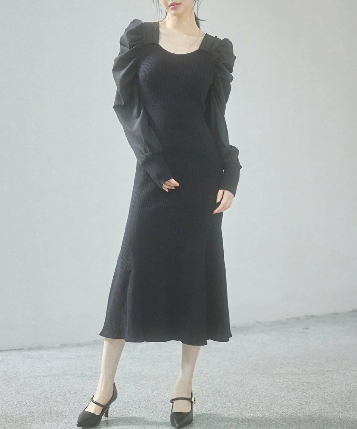 ワンピースコーデの女性