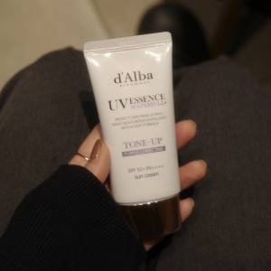 “UV対策＆トーンアップ”が1つで叶う♡化粧下地にも「d’Alba」のトーンアップサンクリーム