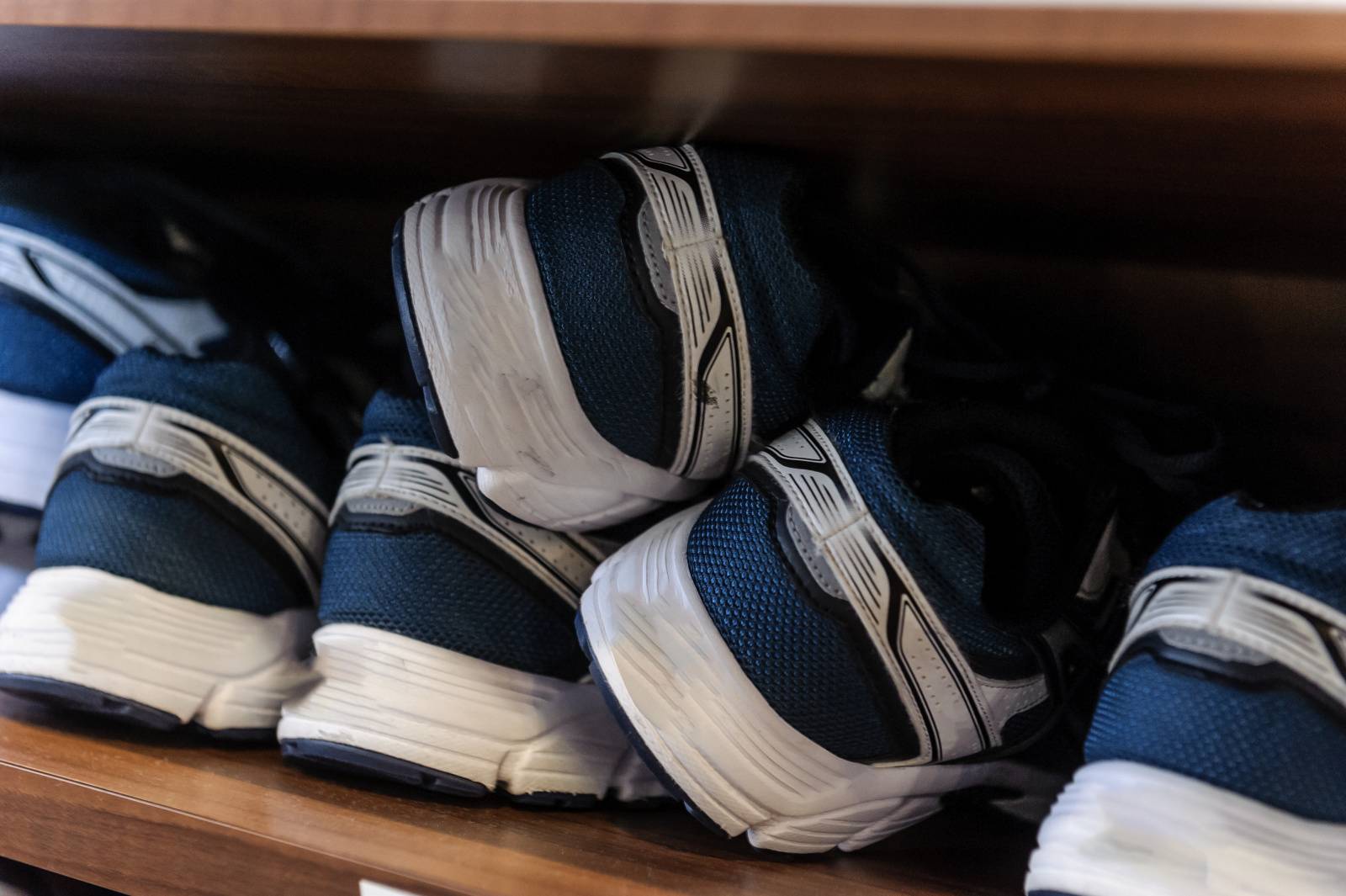 下駄箱　下駄箱　下がる　乱雑　