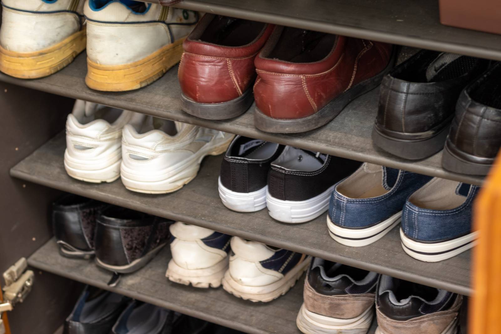 下駄箱　下駄箱　下がる　換気