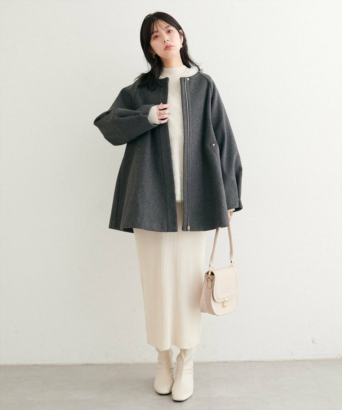 スカートコーデの女性