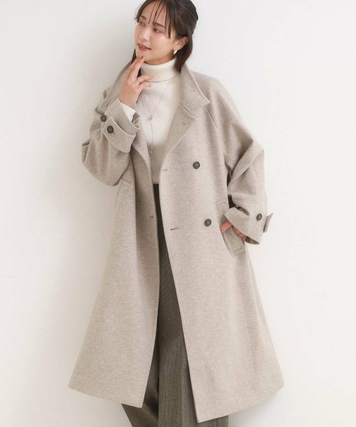 パンツコーデの女性