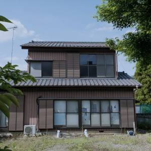 【ゾッとする怖い話】「絶対に寝泊まりはするな」親戚の古い空き家で起きた恐怖体験