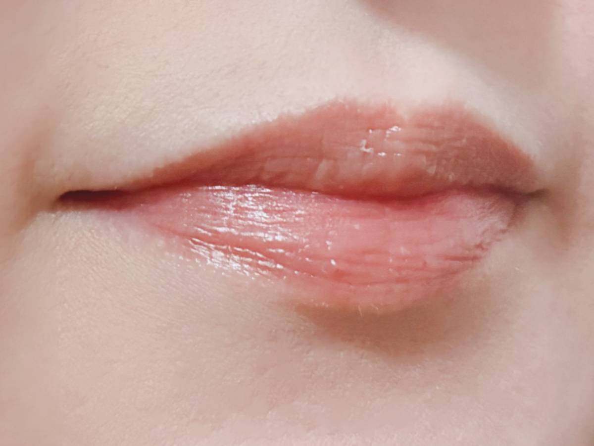 ザ・レチノタイム リンクルリップエッセンス プランパー レッドブラウン マツキヨ 塗布前 素の唇 筆者口元