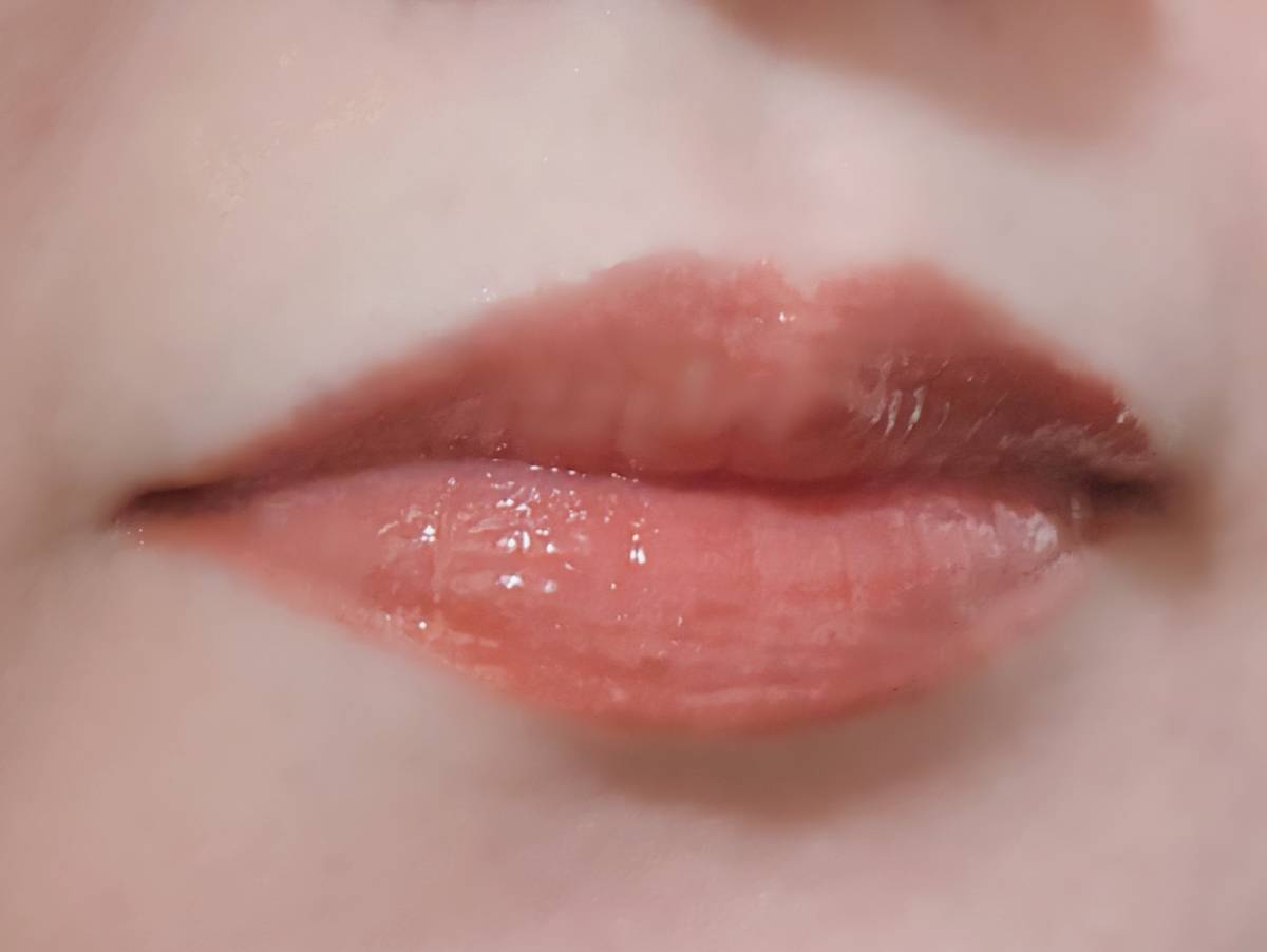 ザ・レチノタイム リンクルリップエッセンス プランパー レッドブラウン マツキヨ 塗布後 筆者口元