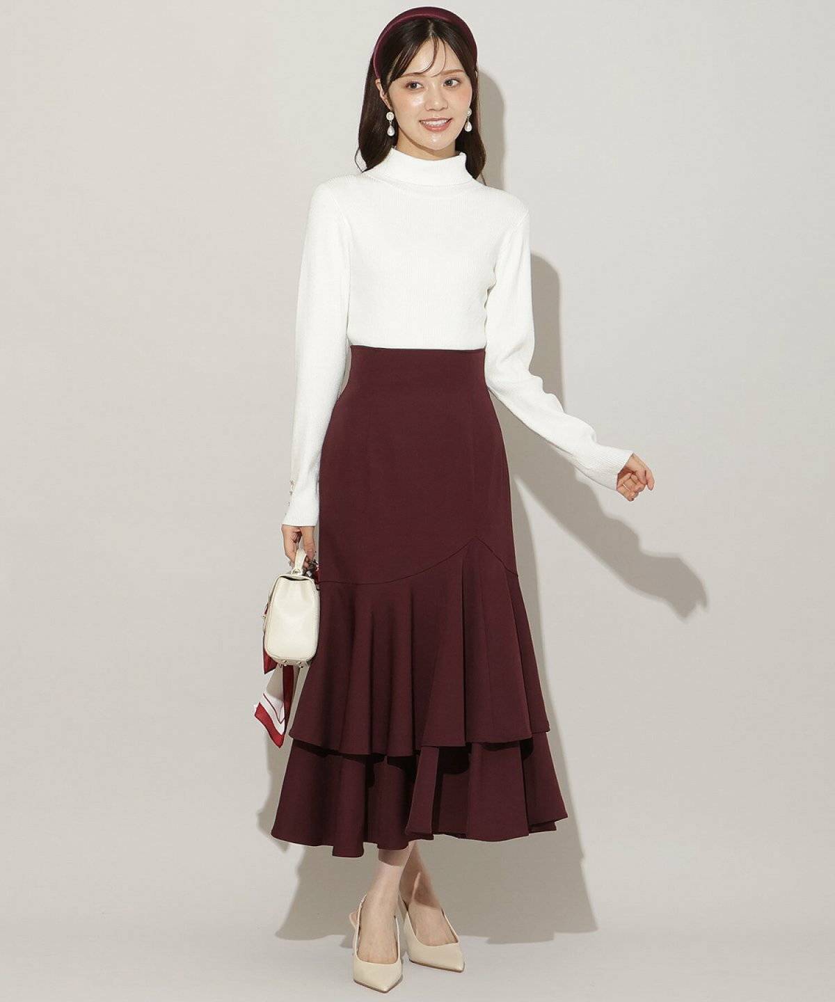 ボルドーのスカートコーデ