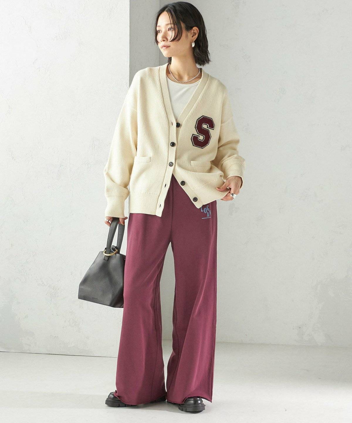 ボルドーのパンツコーデ