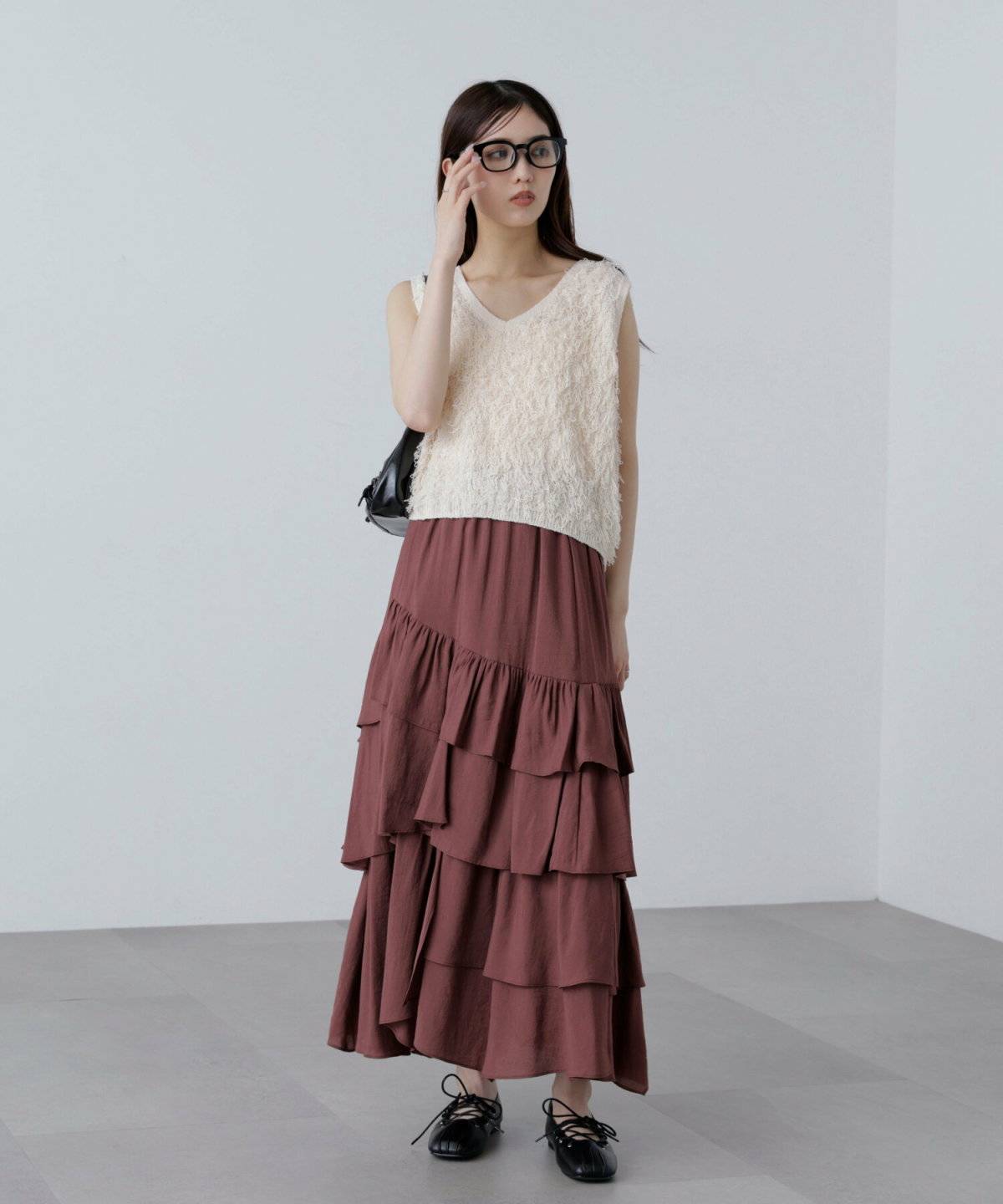 ボルドーのスカートコーデ