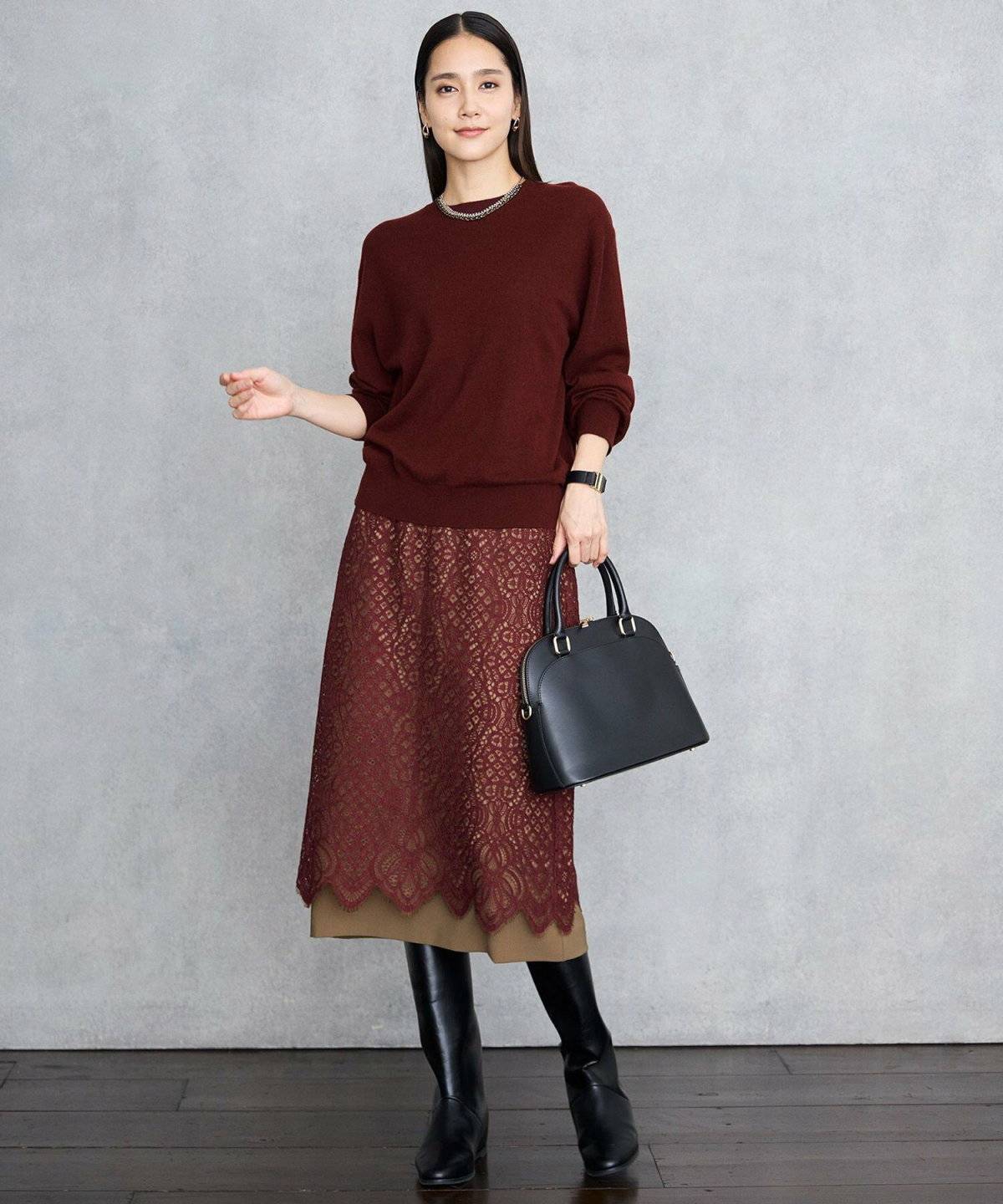 ボルドーのスカートコーデ