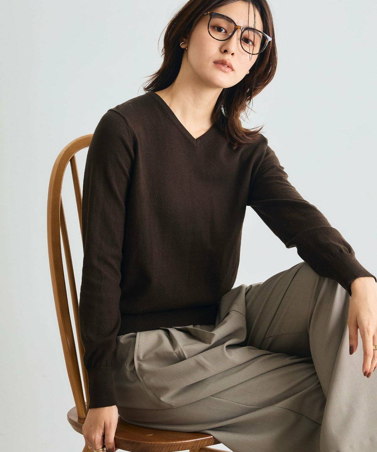 パンツコーデの女性