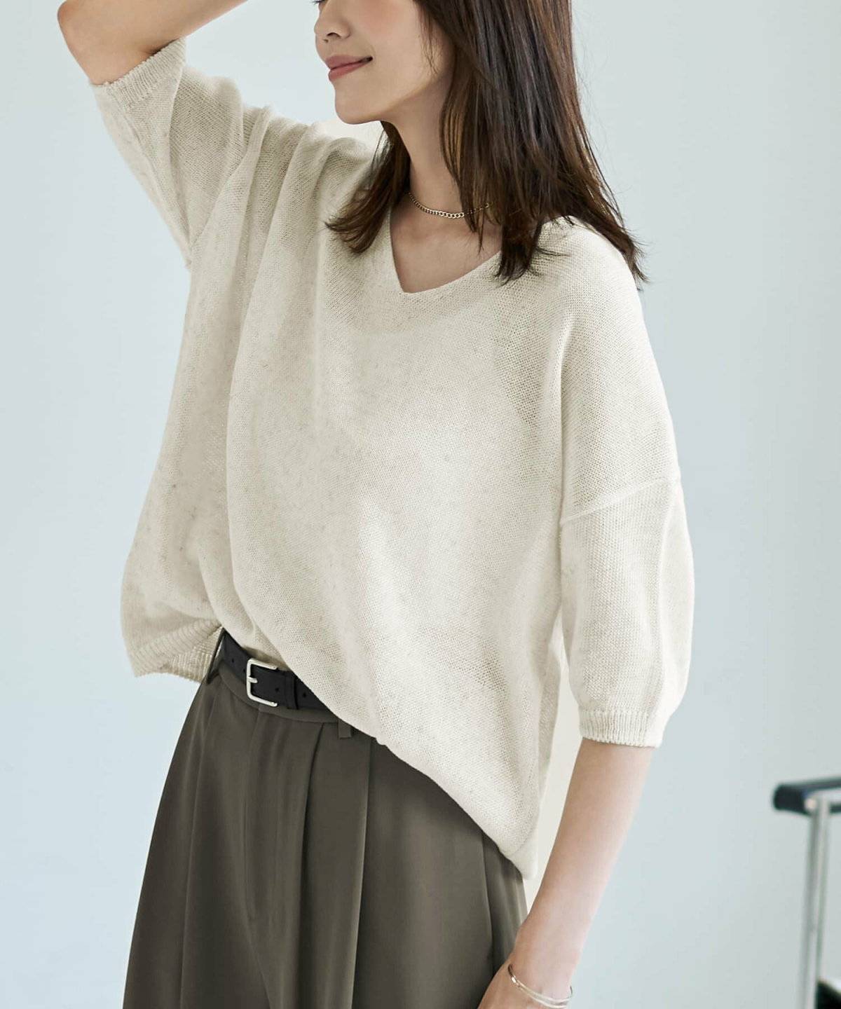 パンツコーデの女性