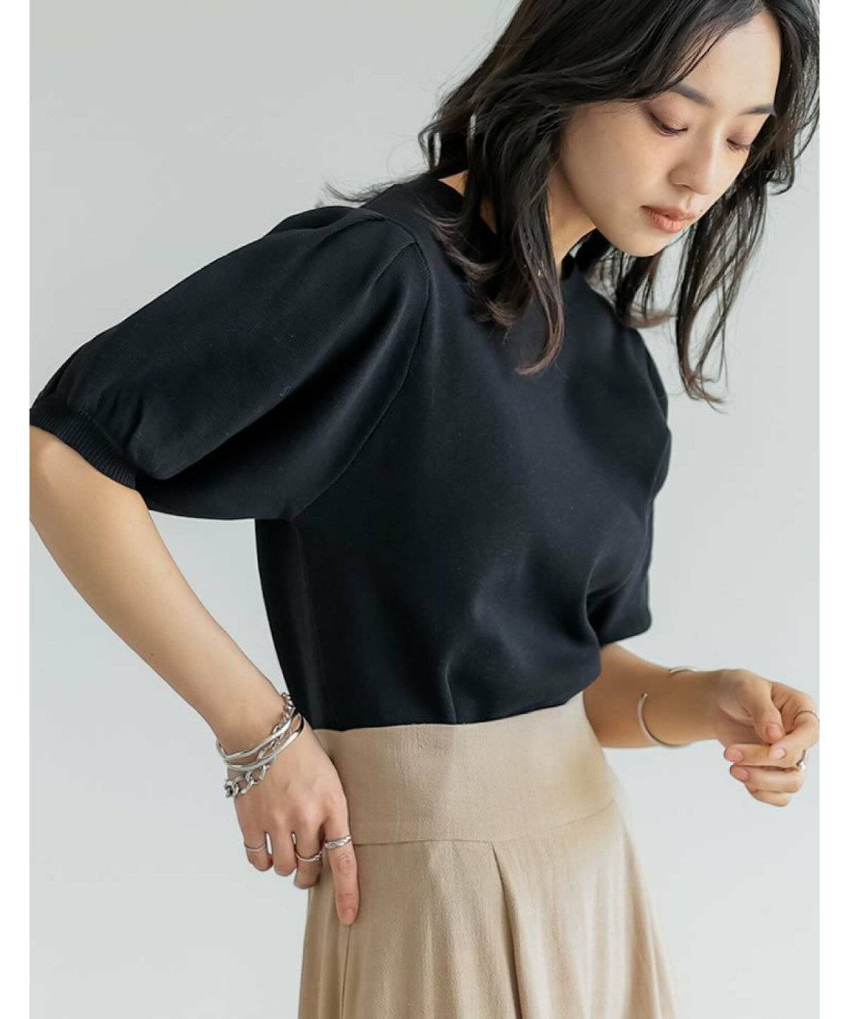 スカートコーデの女性