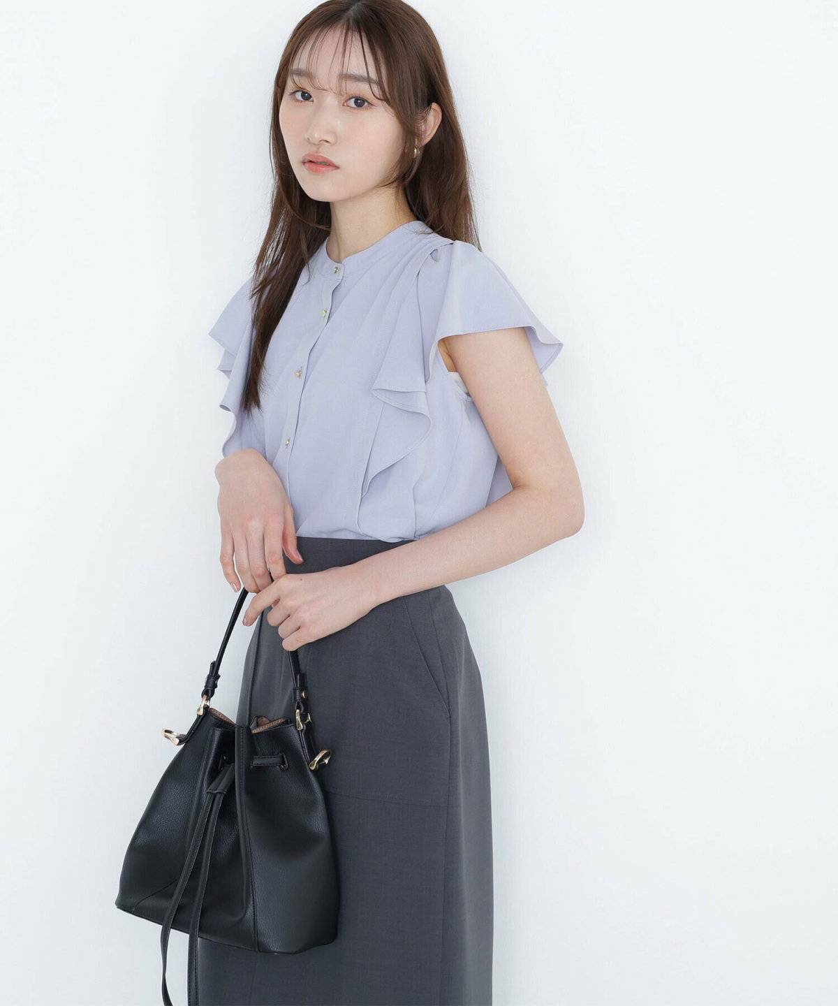 スカートコーデの女性