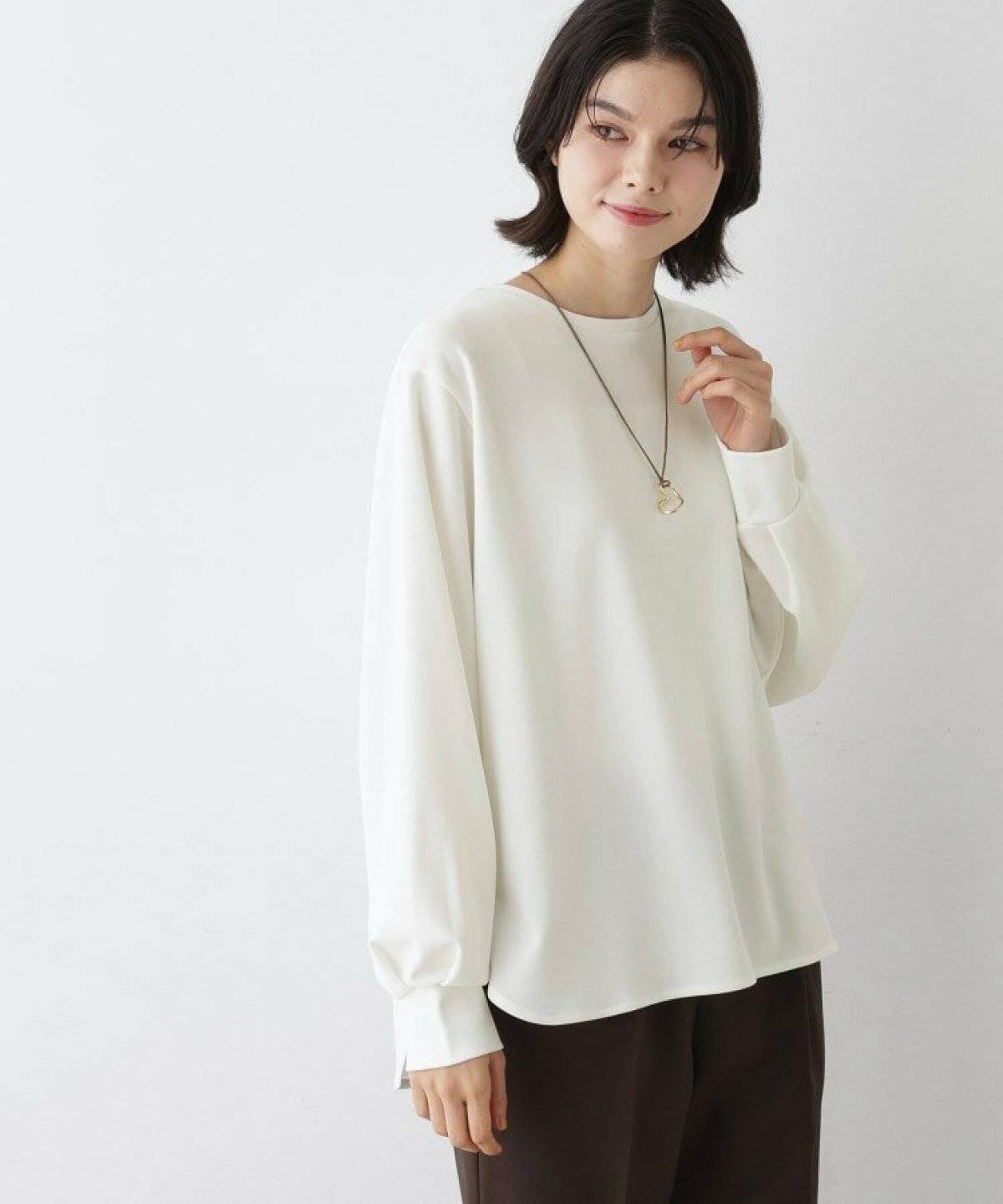 パンツコーデの女性