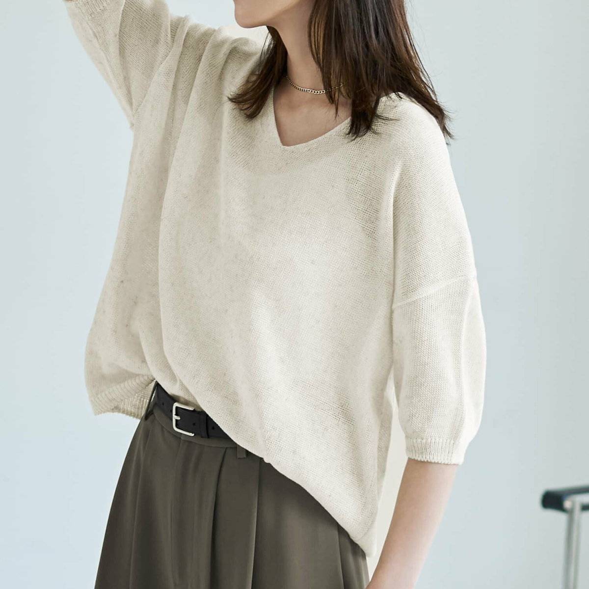 パンツコーデの女性