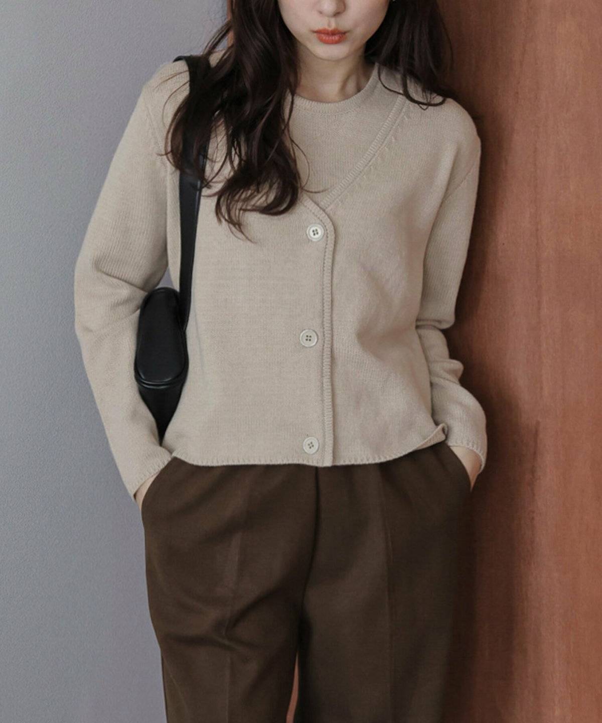 パンツコーデの女性