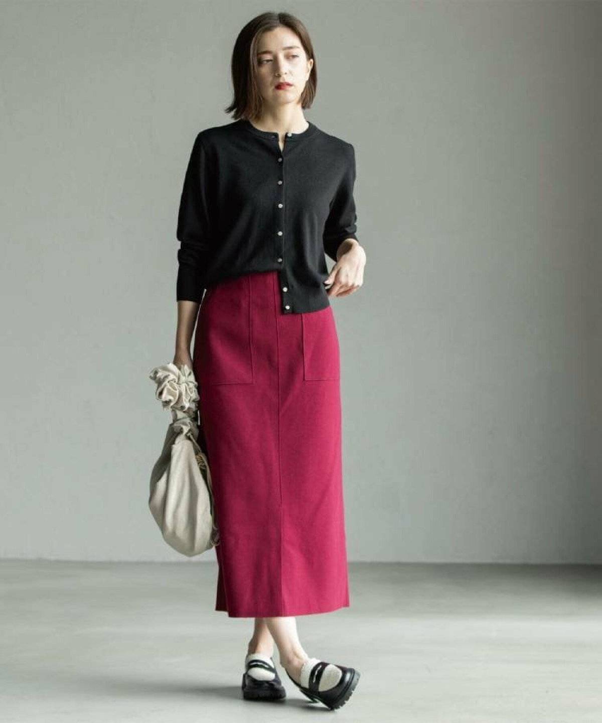 スカートコーデの女性