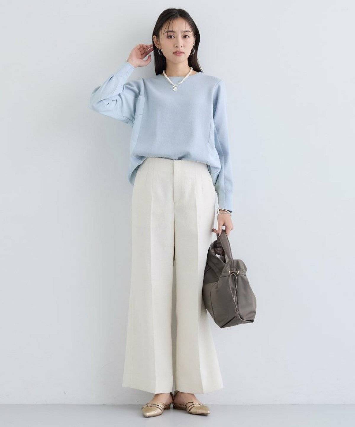 ホワイトパンツ　コーデ