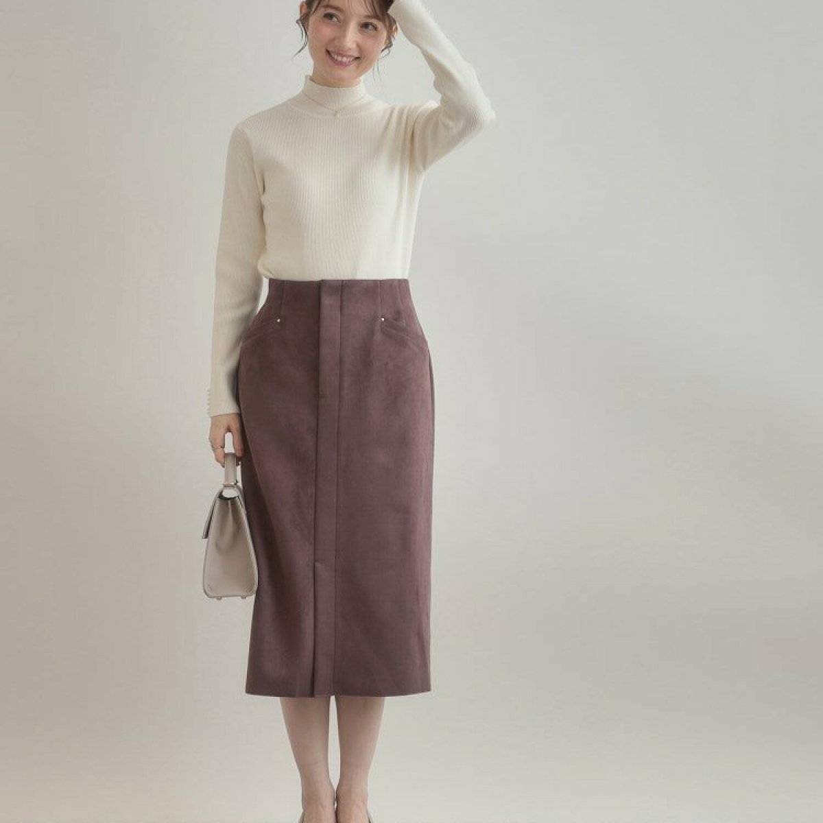 スカートコーデの女性