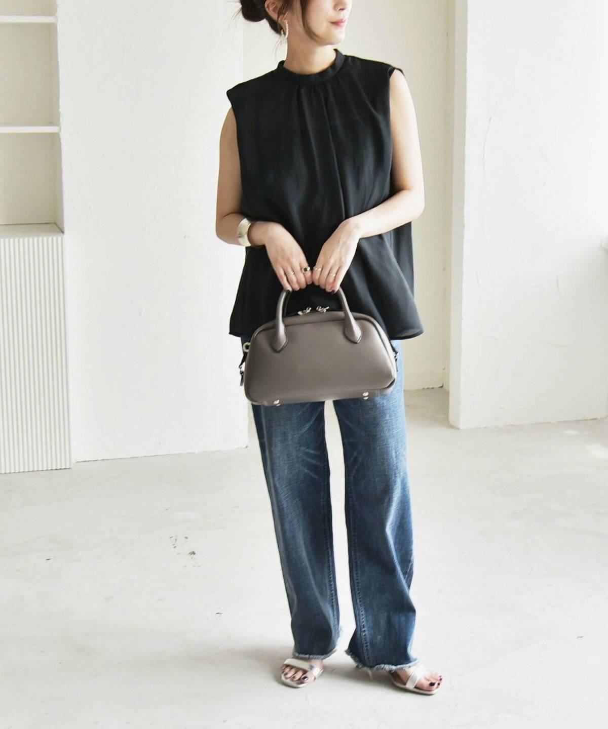 デニムを履いた女性