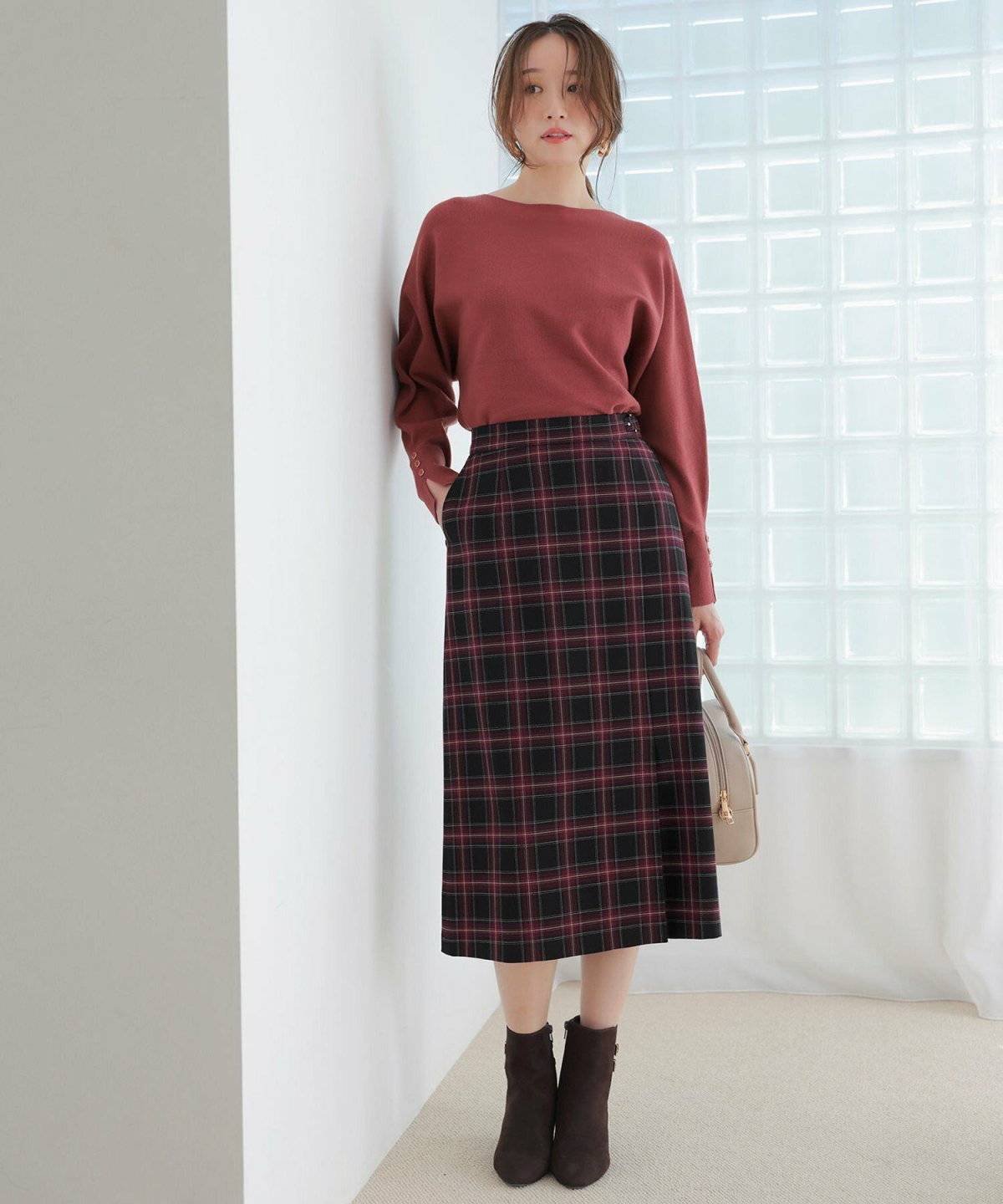 スニーカーを履いた女性