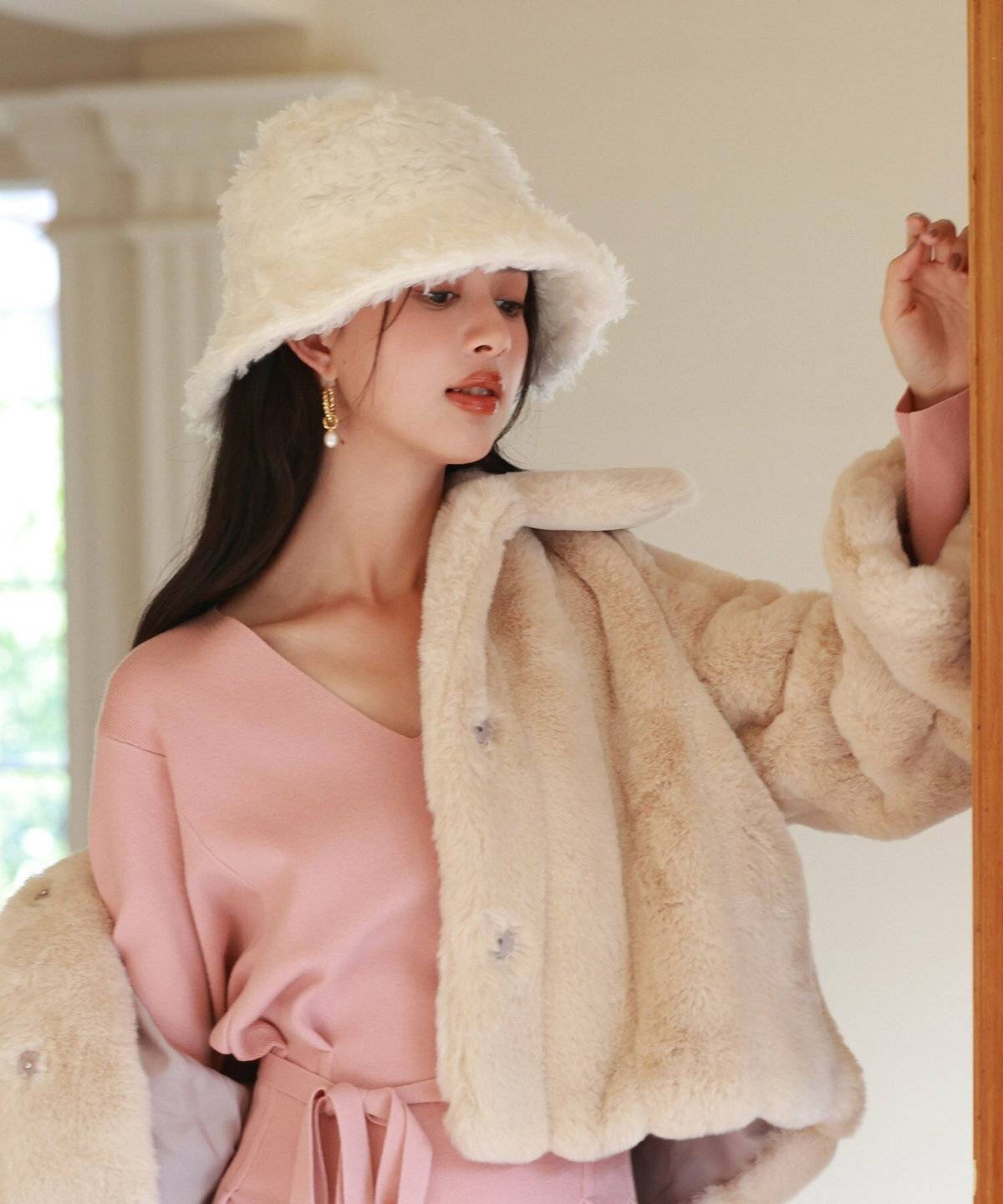 コートを着た女性