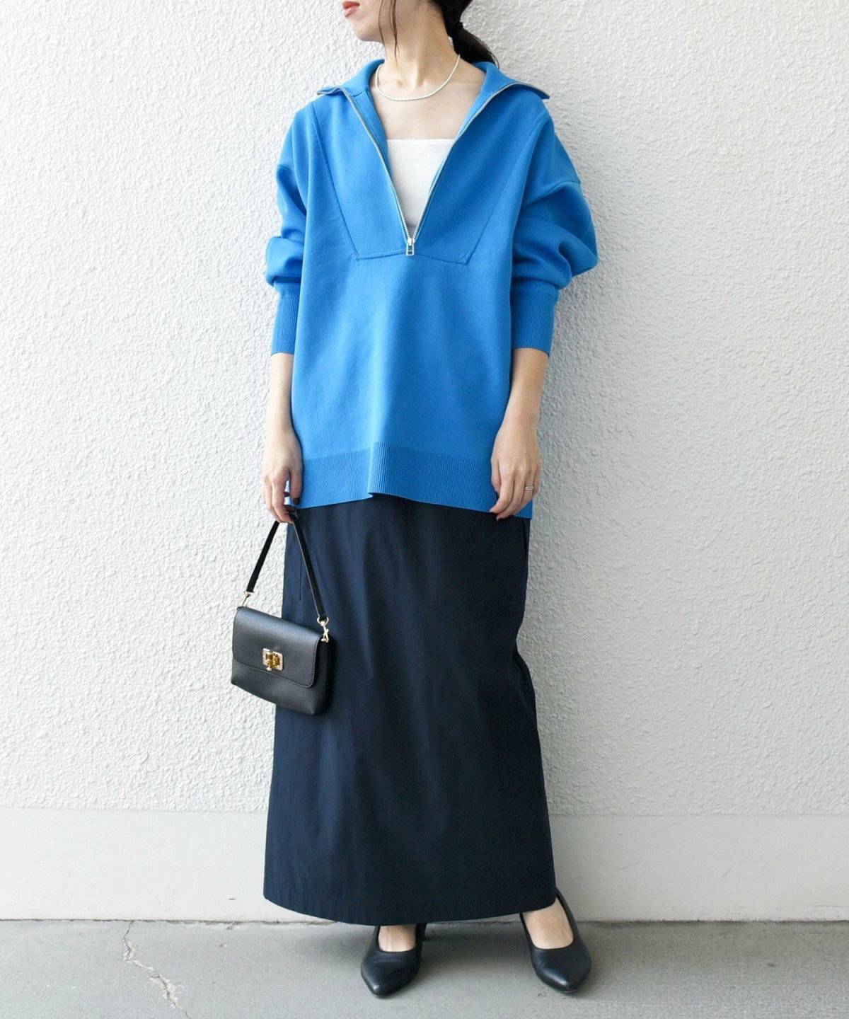 スカートコーデの女性