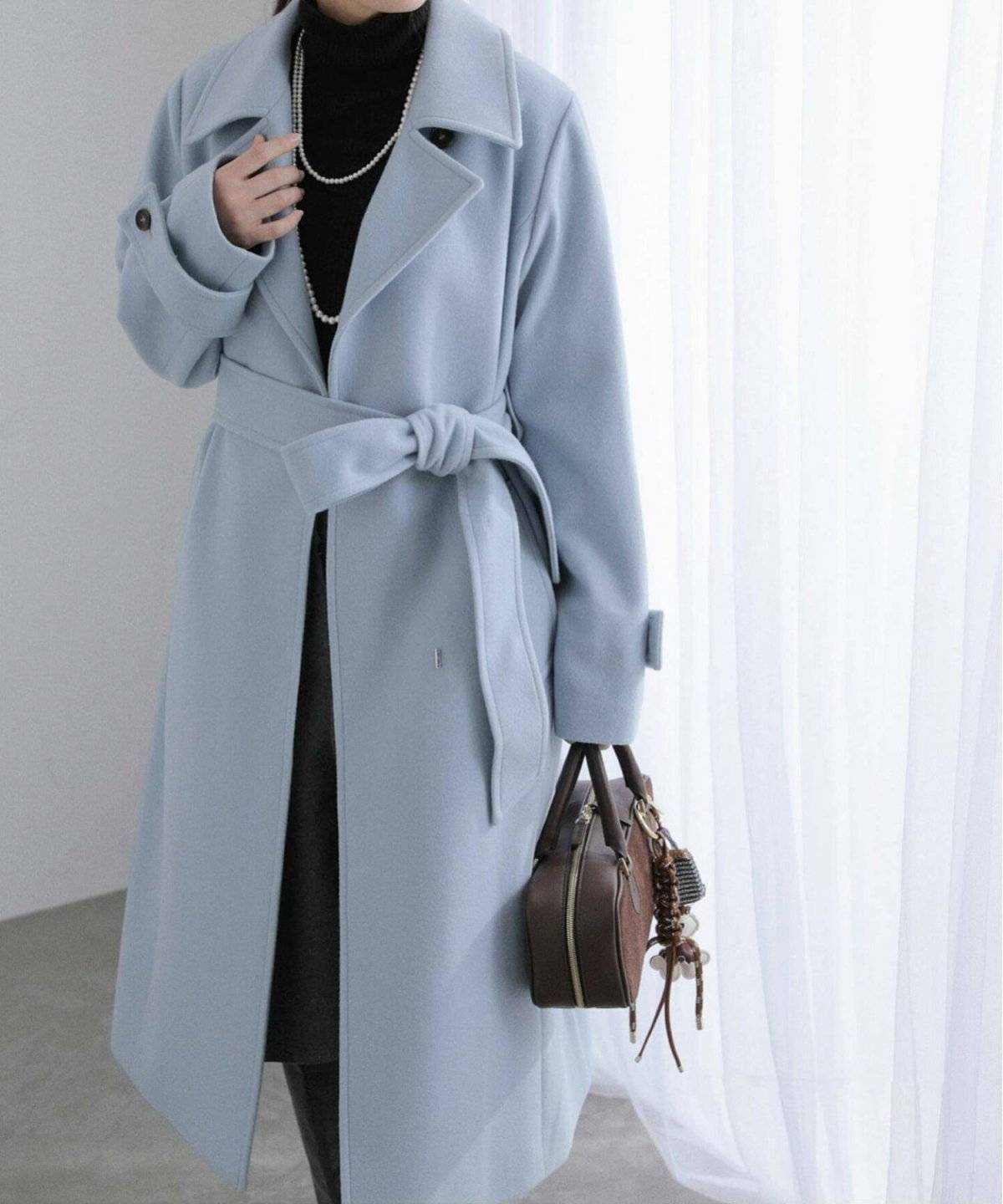 ブルーのチェスターコート