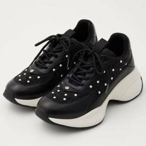 持っておけば、年中使えるよ……！大人女子が買うべきスニーカー5選