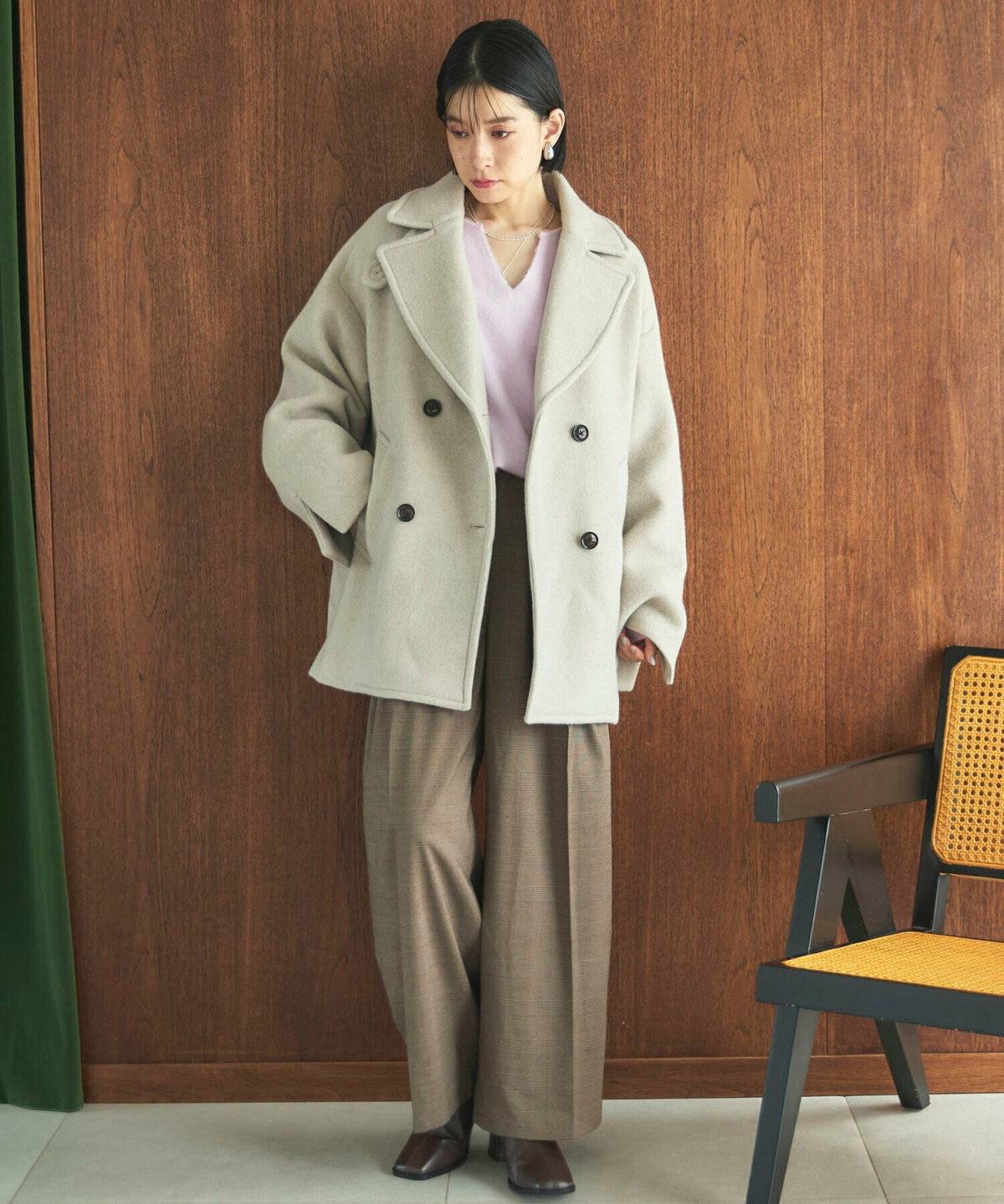 パンツコーデの女性