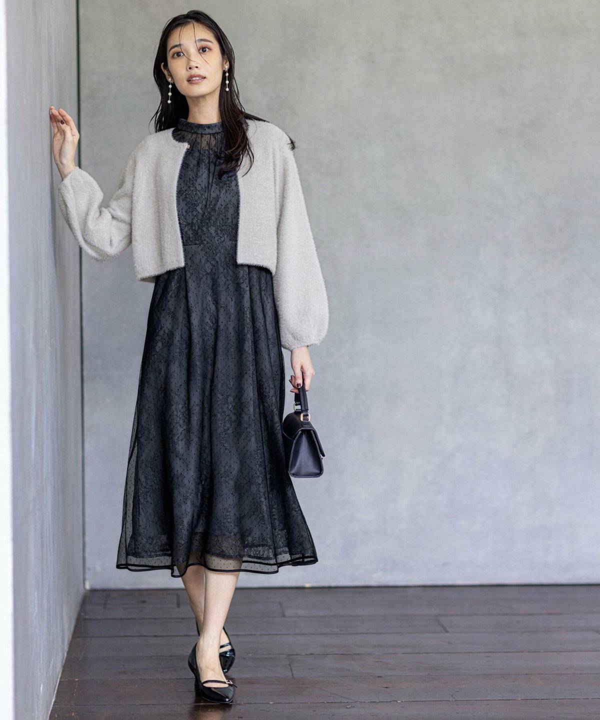 ワンピースコーデの女性