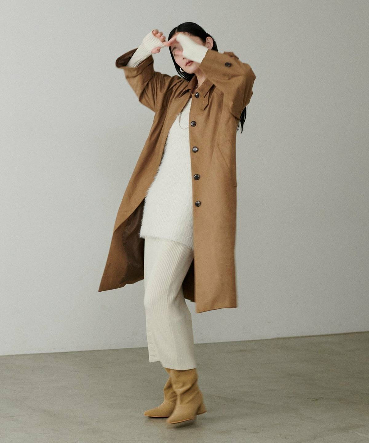 ワンピースコーデの女性