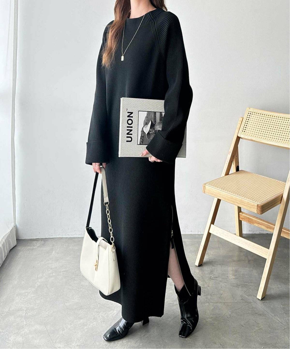 ワンピースコーデの女性