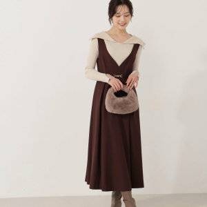  ジャンスカコーデの女性 