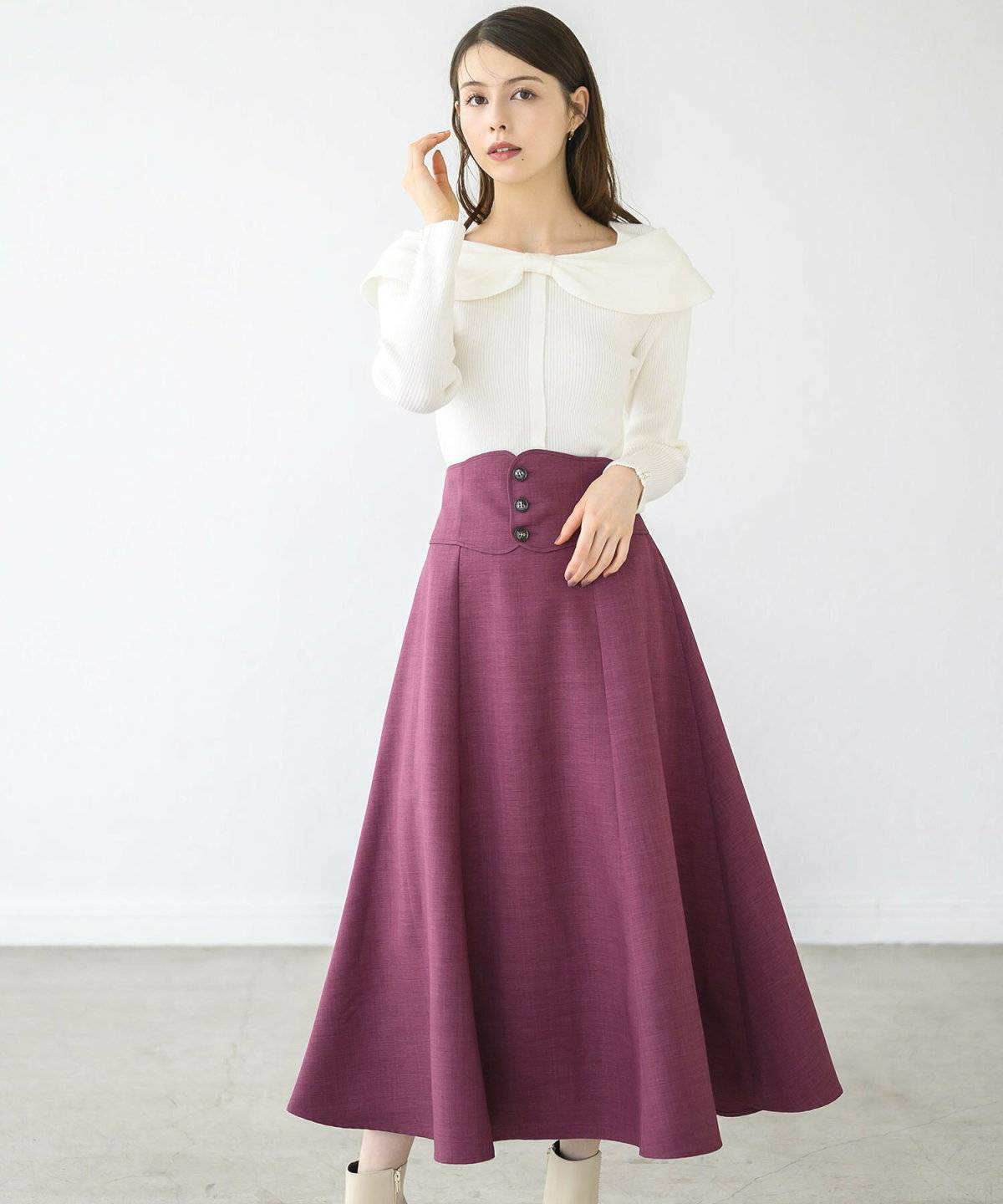 スカートコーデの女性