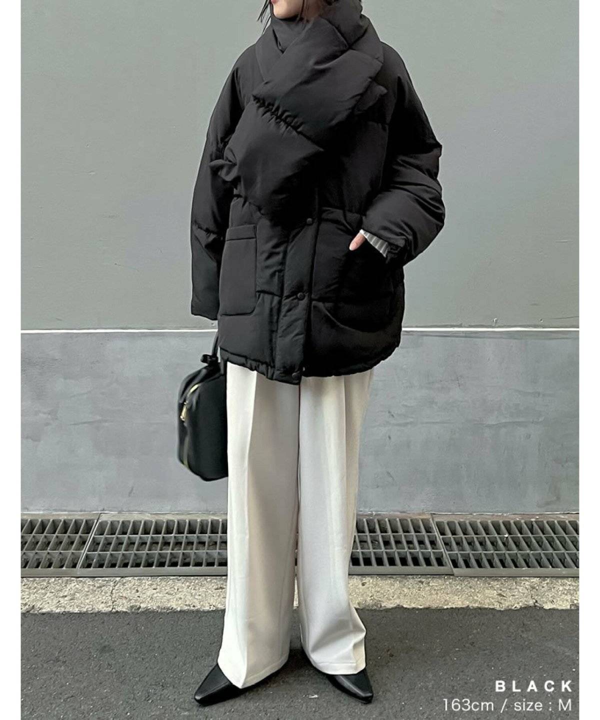 パンツコーデの女性