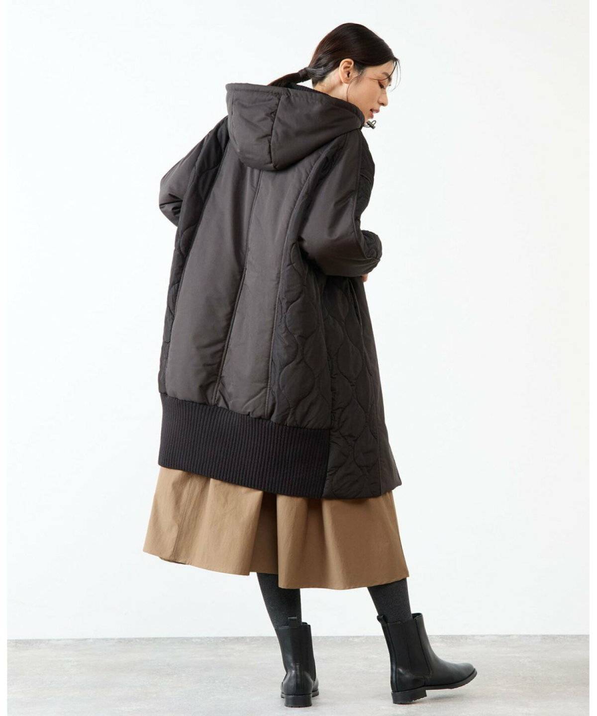 ワンピースコーデの女性