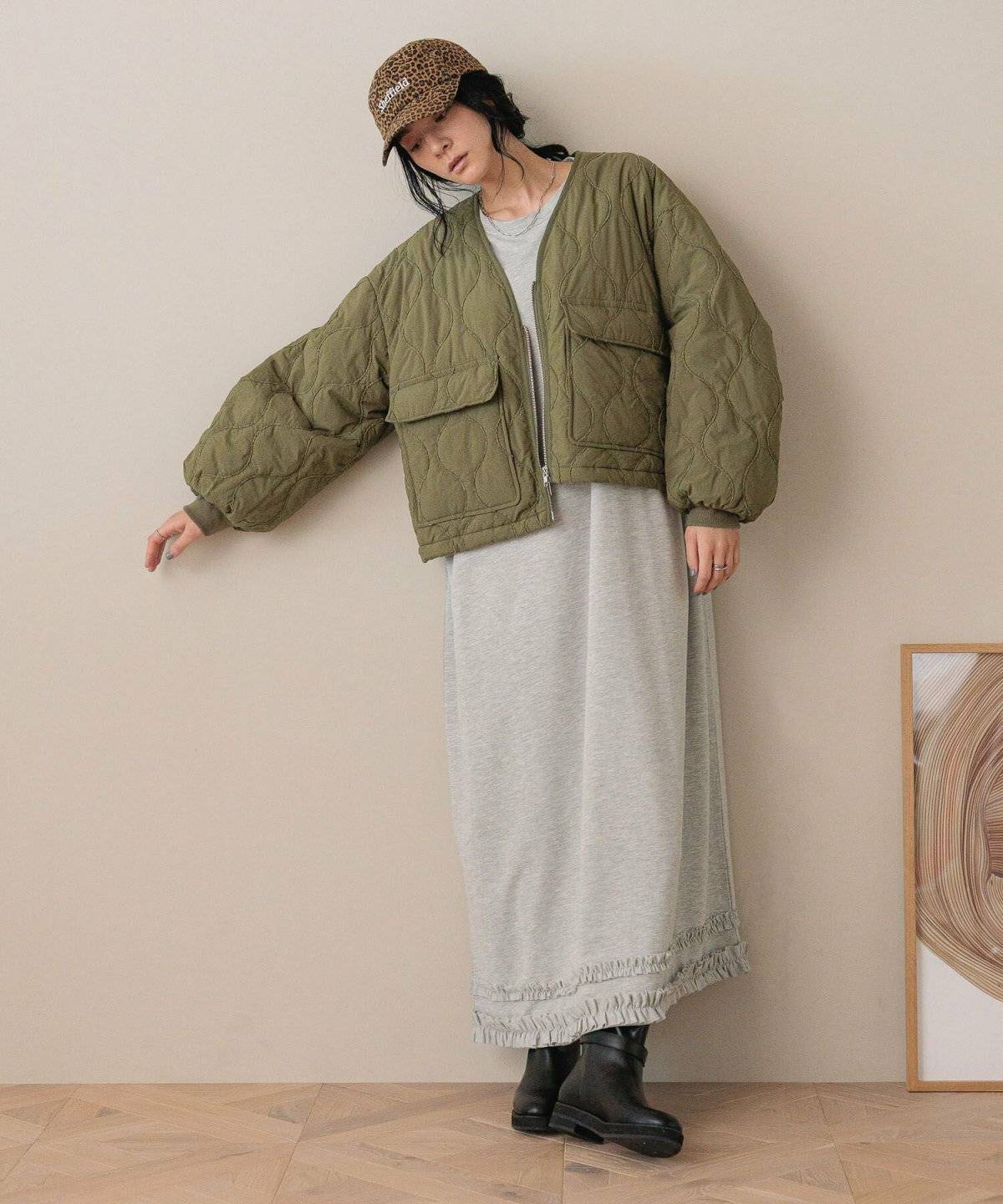 ワンピースコーデの女性