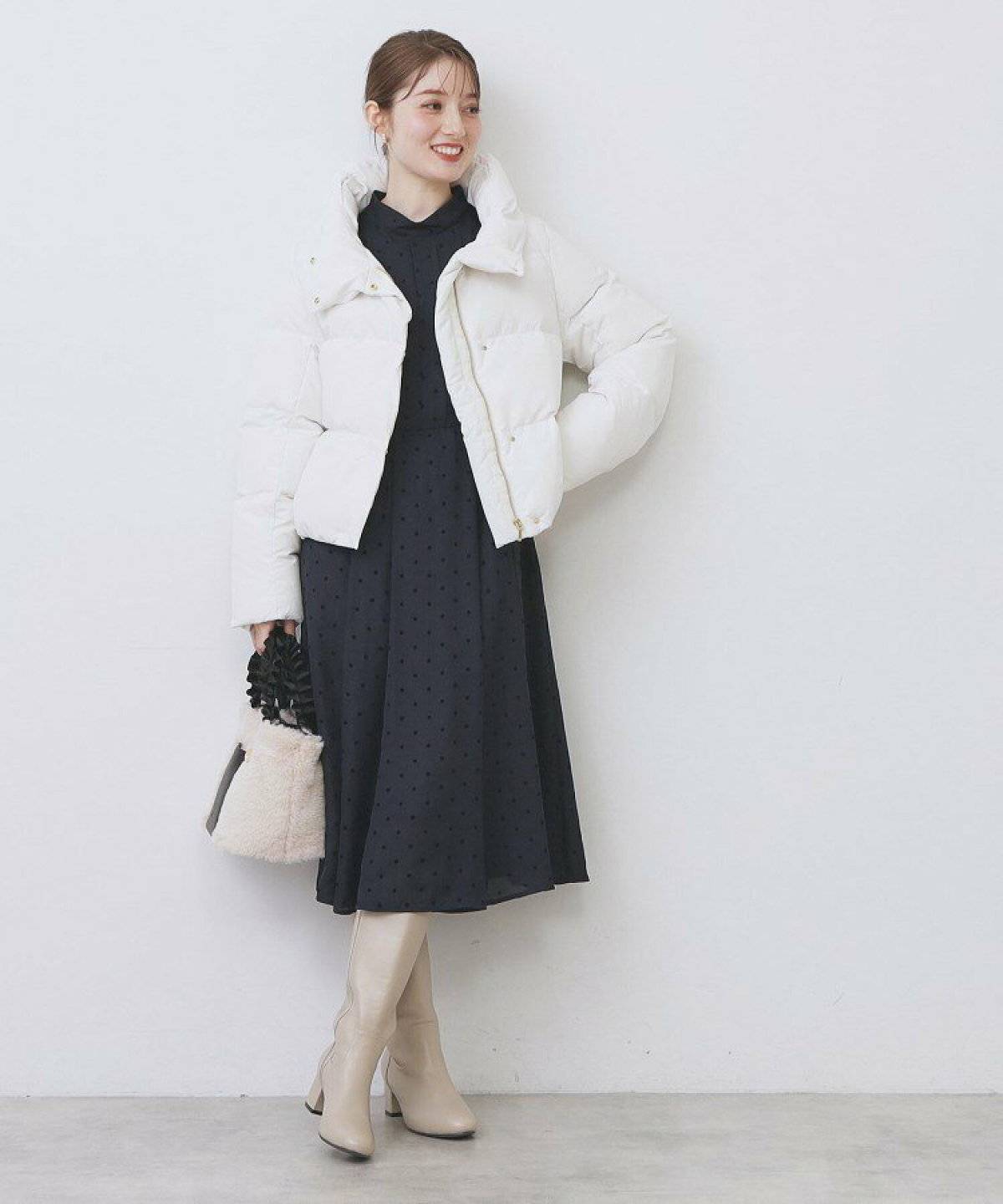 ワンピースコーデの女性