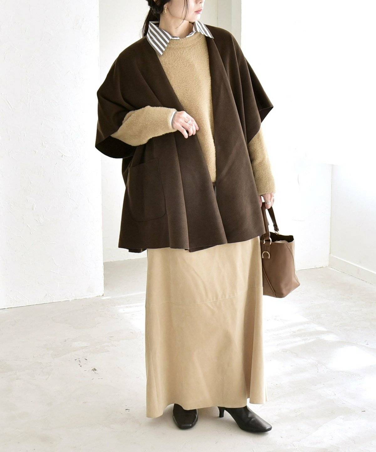 スカートコーデの女性