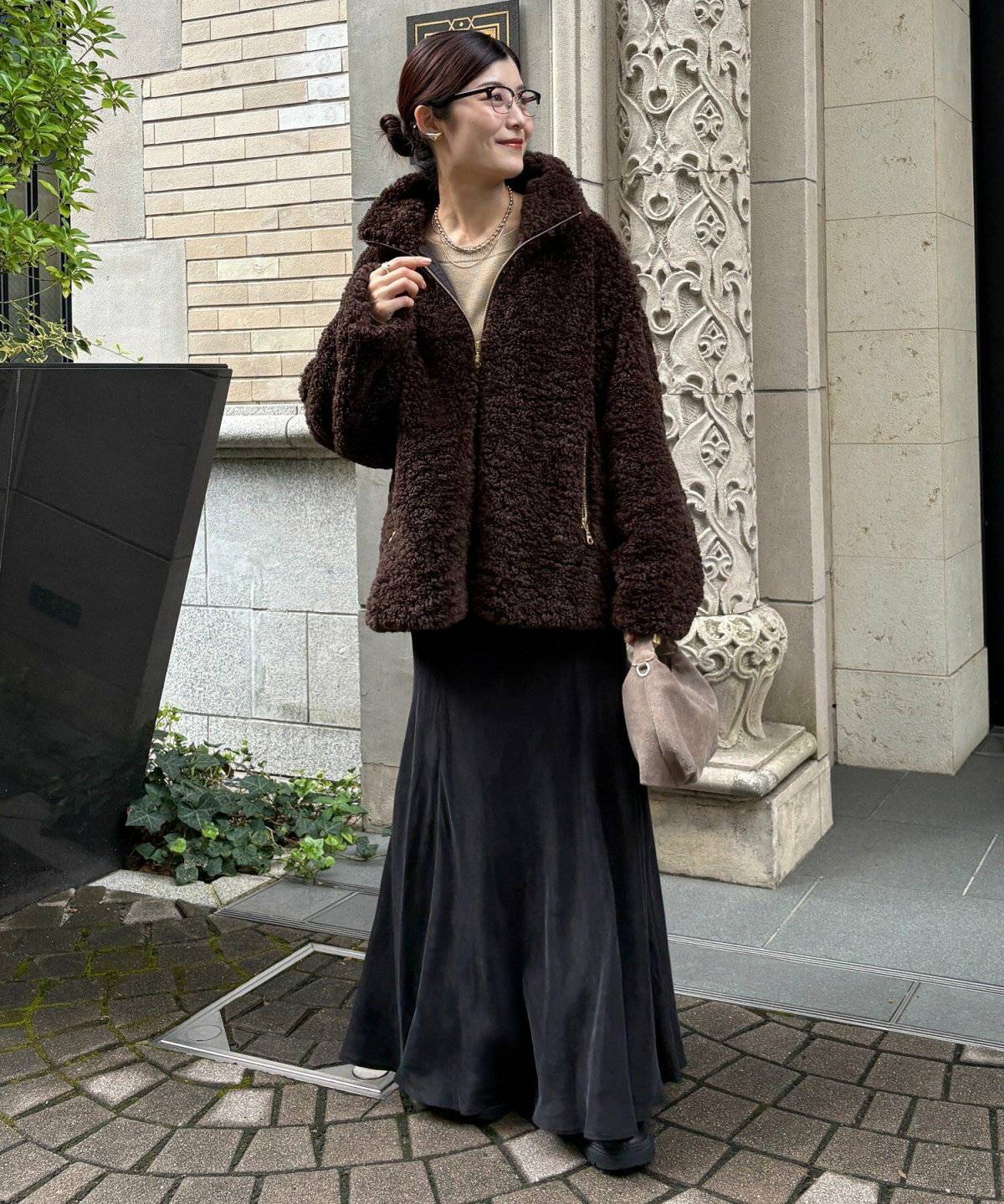 スカートコーデの女性