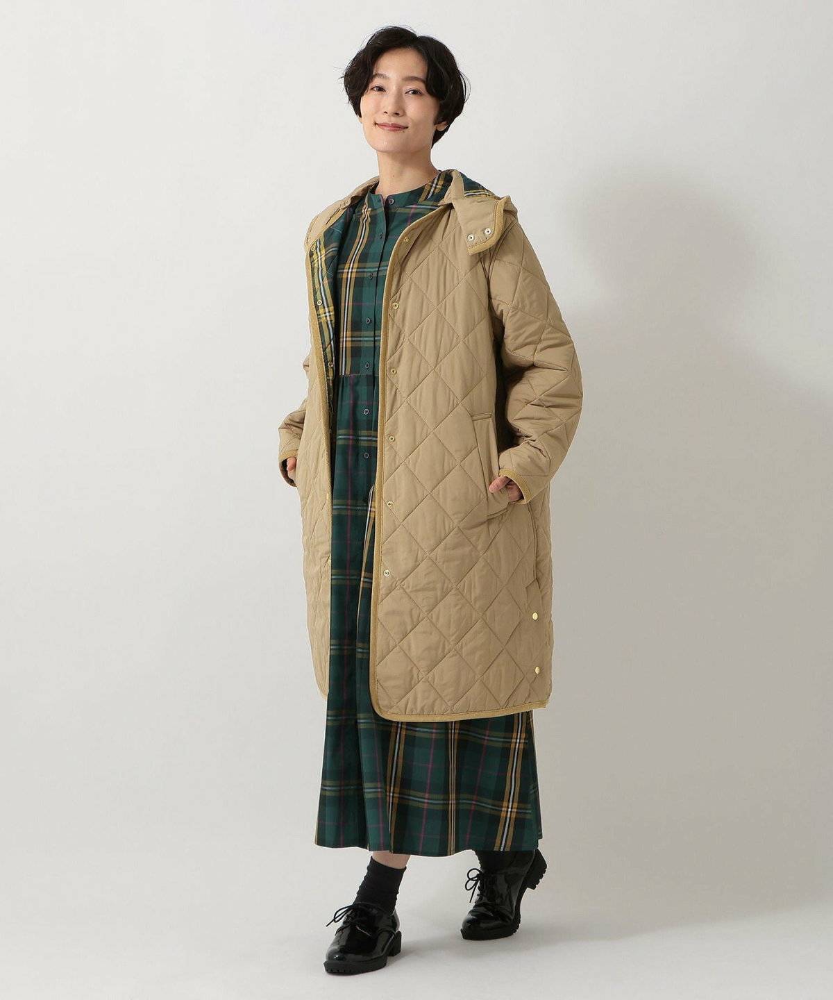 ワンピースコーデの女性