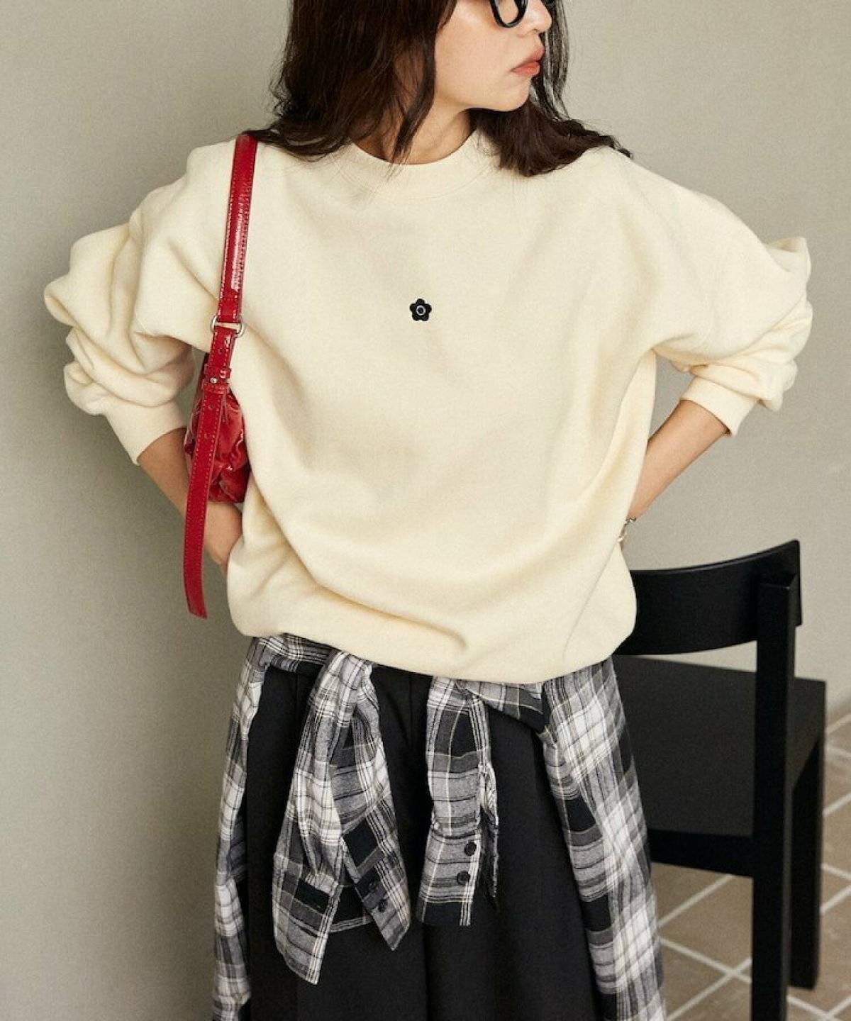 パンツコーデの女性