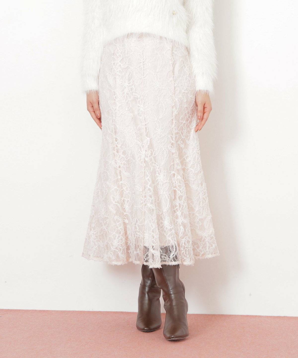 スカートコーデの女性